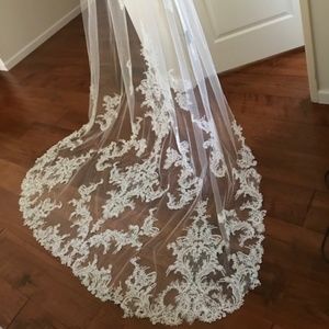 Cathedral Lace Applique Comb Veil